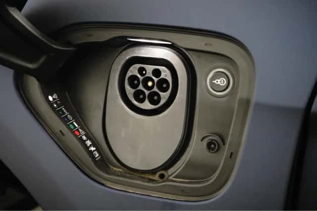 Porsche Taycan (2023) thumbnail 13