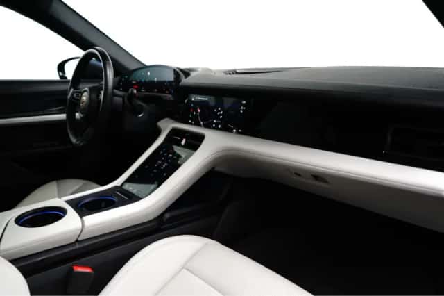 Porsche Taycan (2023) thumbnail 17