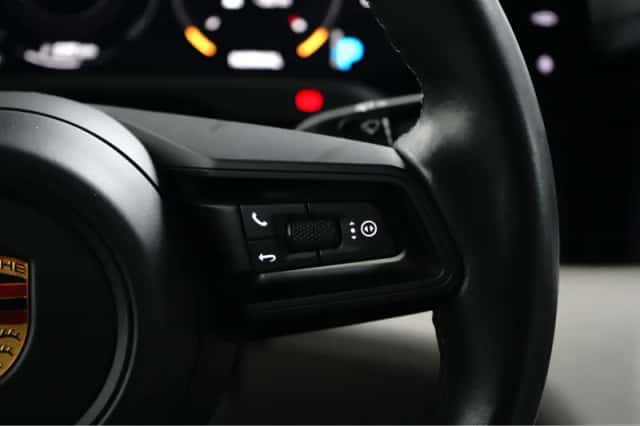 Porsche Taycan (2023) thumbnail 23