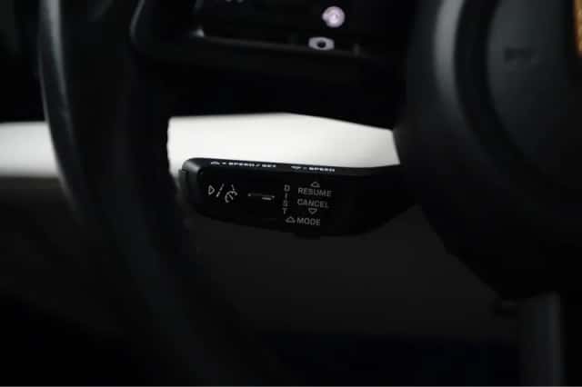 Porsche Taycan (2023) thumbnail 24