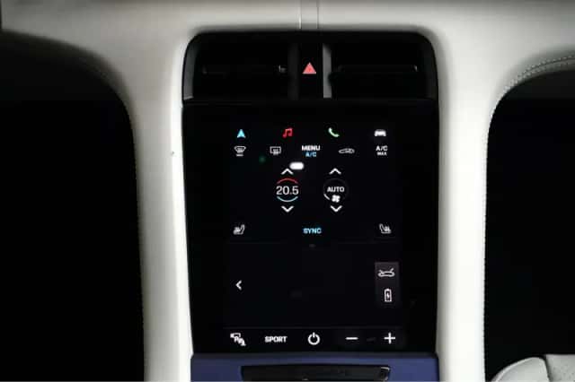 Porsche Taycan (2023) thumbnail 30