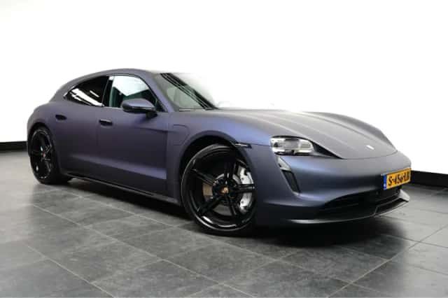 Porsche Taycan (2023) thumbnail 4