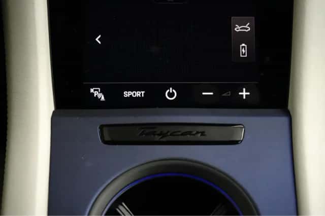 Porsche Taycan (2023) thumbnail 31