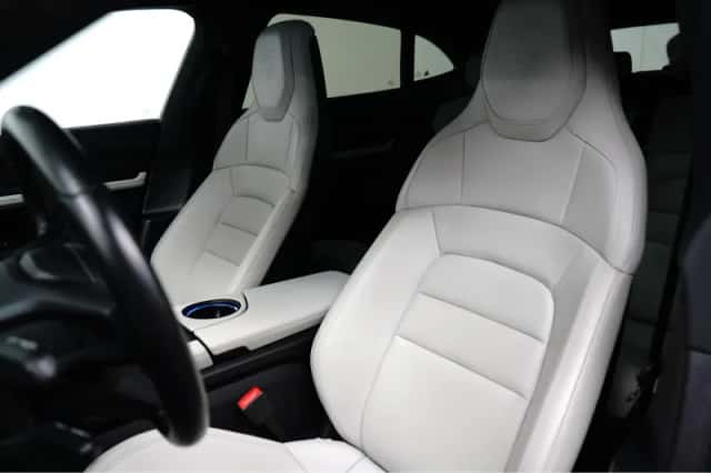 Porsche Taycan (2023) thumbnail 35
