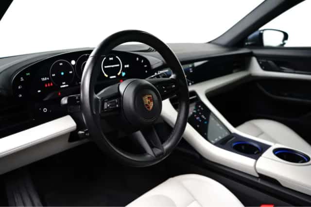 Porsche Taycan (2023) thumbnail 36