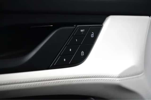 Porsche Taycan (2023) thumbnail 38
