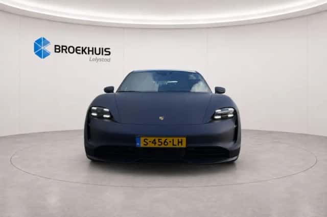 Porsche Taycan (2023) thumbnail 5
