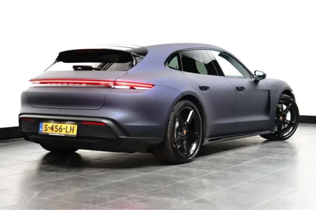 Porsche Taycan (2023) thumbnail 5