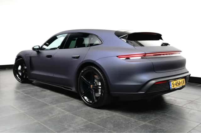 Porsche Taycan (2023) thumbnail 6
