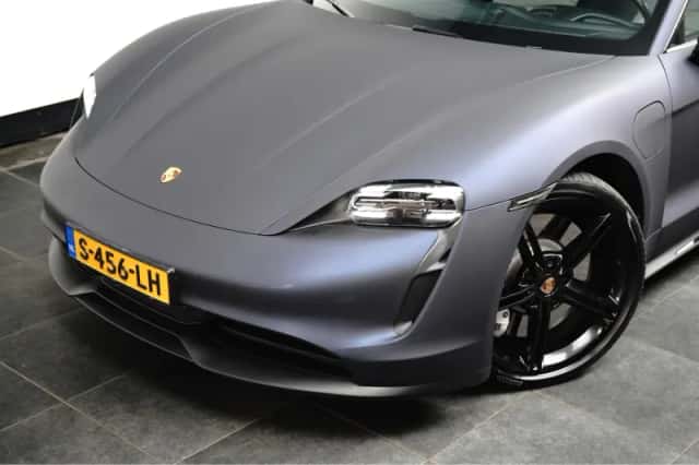 Porsche Taycan (2023) thumbnail 7