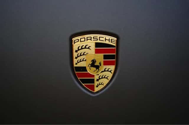 Porsche Taycan (2023) thumbnail 8