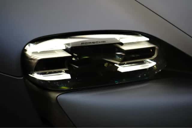 Porsche Taycan (2023) thumbnail 9