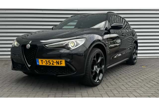 Alfa Romeo Stelvio (2019) thumbnail 1