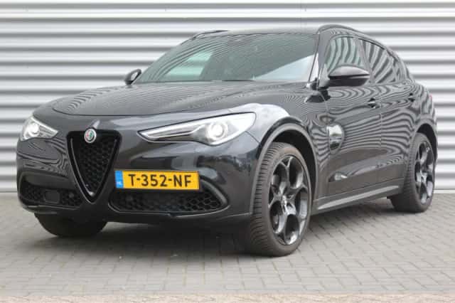 Alfa Romeo Stelvio (2019) thumbnail 1