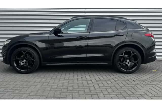 Alfa Romeo Stelvio (2019) thumbnail 2