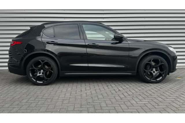Alfa Romeo Stelvio (2019) thumbnail 3