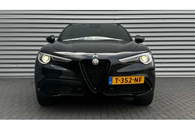 Alfa Romeo Stelvio (2019) thumbnail 5
