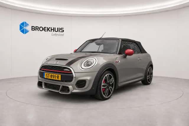 MINI Cabrio (2018) thumbnail 1