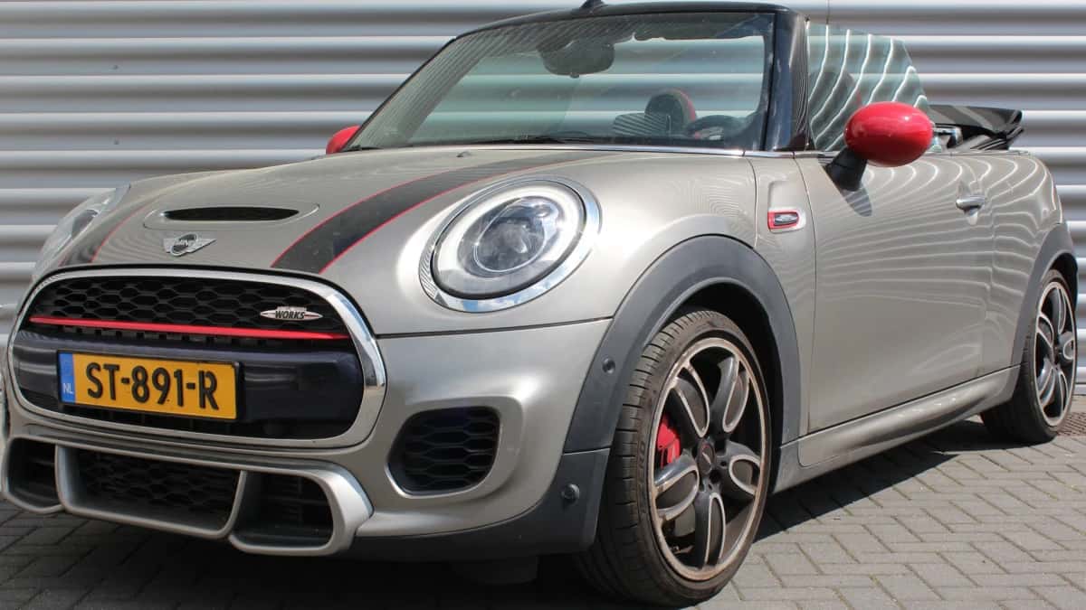 MINI Cabrio (2018) — foto 1