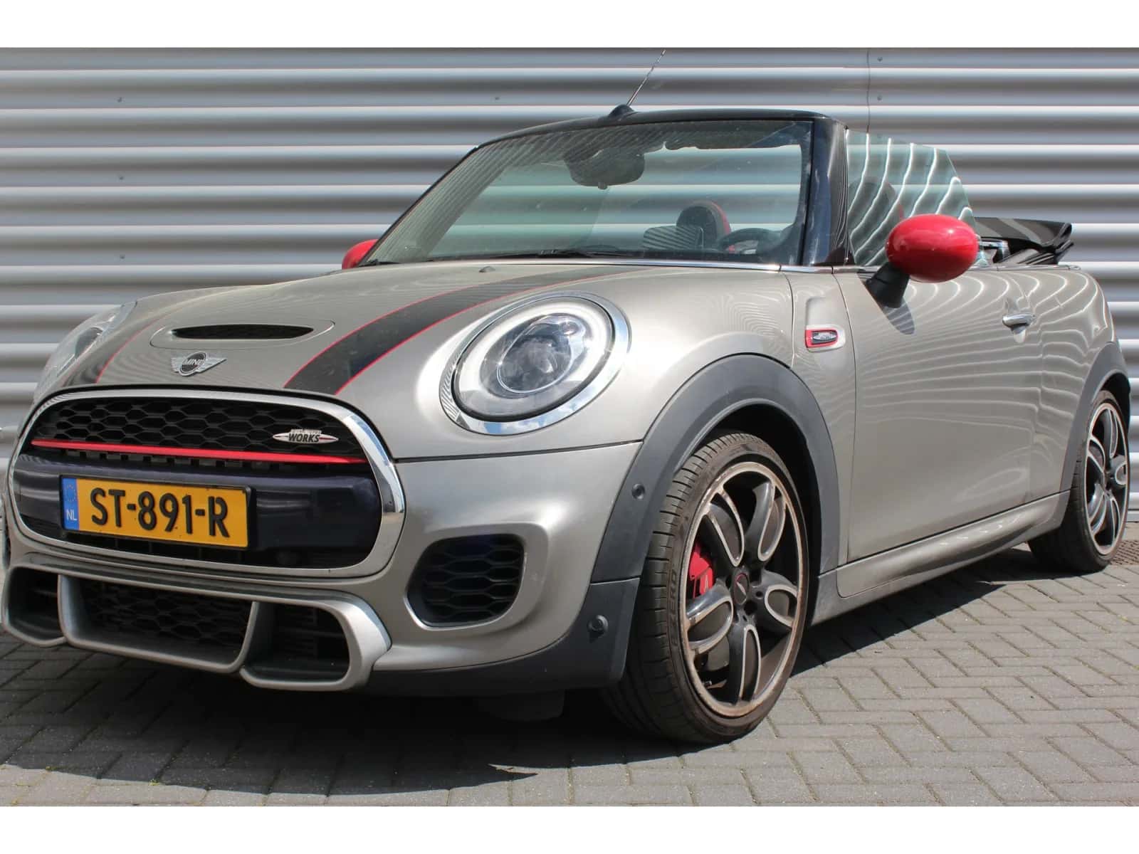 MINI Cabrio (2018) — foto 1
