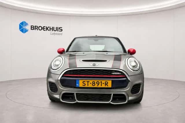 MINI Cabrio (2018) thumbnail 5