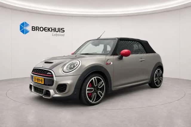 MINI Cabrio (2018) thumbnail 6