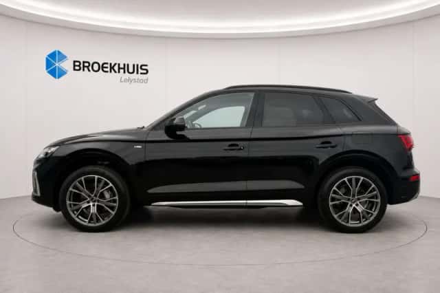 Audi Q5 (2022) thumbnail 2