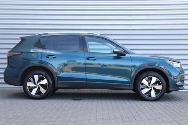 Volkswagen Tiguan (2024) thumbnail 3