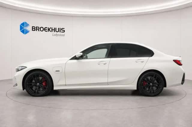 BMW 3-Serie (2023) thumbnail 2