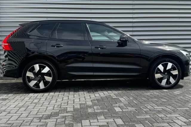 Volvo XC60 (2023) thumbnail 3