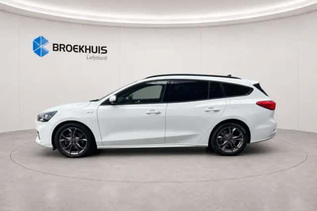 Ford Focus (2021) thumbnail 2
