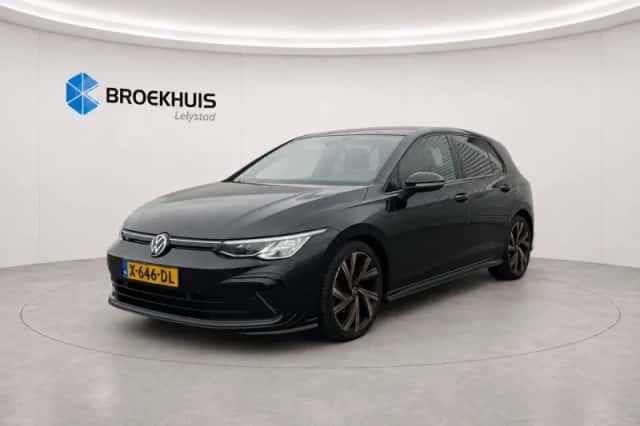 Volkswagen Golf (2021) thumbnail 1