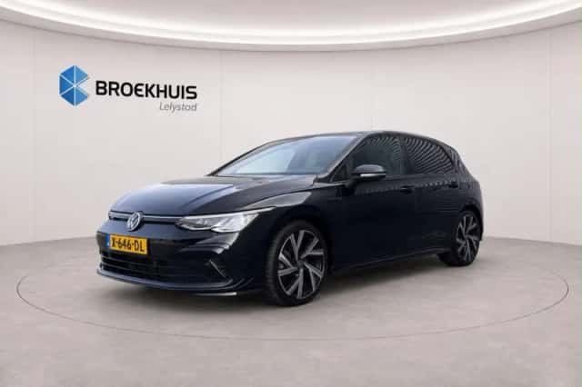 Volkswagen Golf (2021) thumbnail 3
