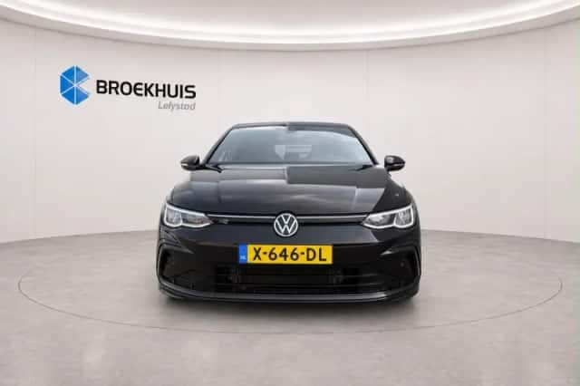 Volkswagen Golf (2021) thumbnail 4