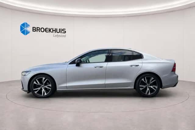 Volvo S60 (2021) thumbnail 2