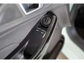 Ford Fiesta (2016) thumbnail 11