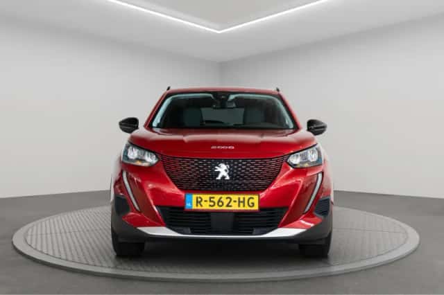 Peugeot e-2008 (2022) thumbnail 3