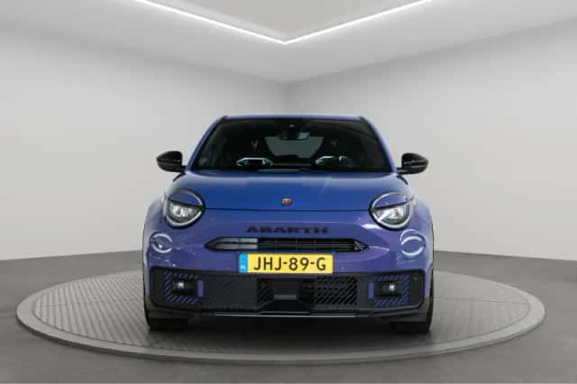 Abarth 600e (2025) thumbnail 2