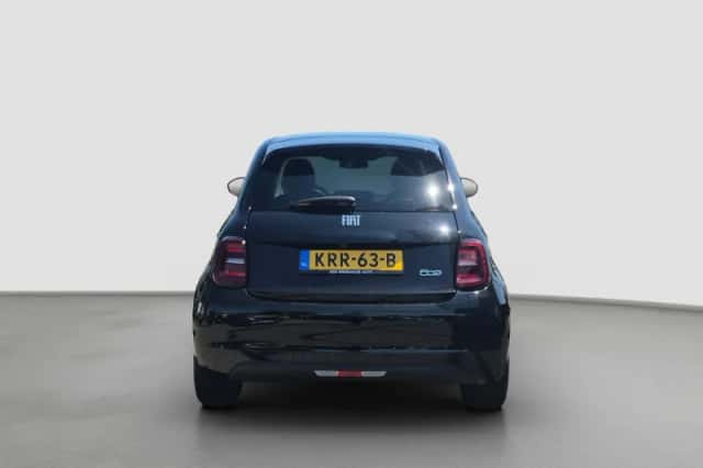 Fiat 500 (2023) thumbnail 4