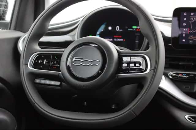 Fiat 500C (2025) thumbnail 5