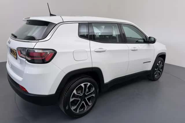 Jeep Compass (2024) thumbnail 35