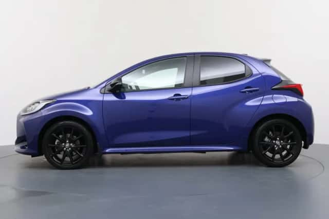 Toyota Yaris (2022) thumbnail 2