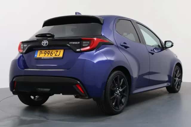 Toyota Yaris (2022) thumbnail 3