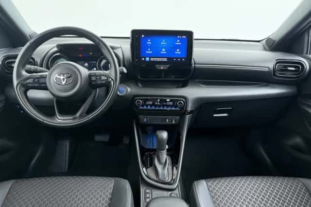 Toyota Yaris (2022) thumbnail 4