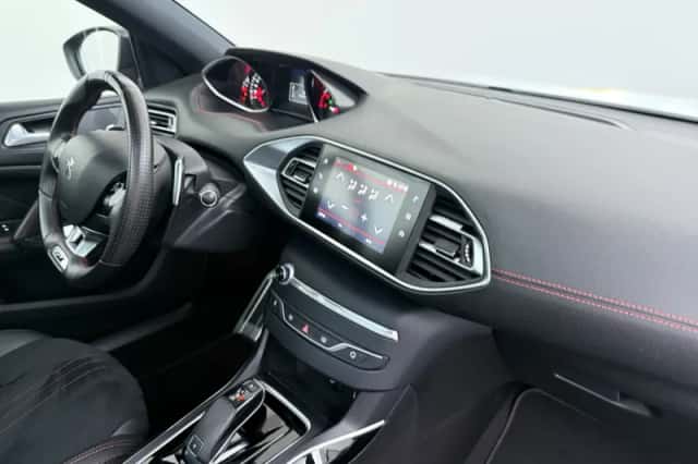 Peugeot 308 (2018) thumbnail 3