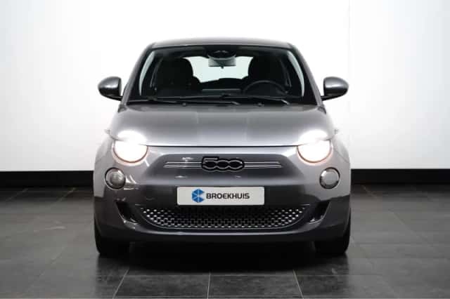 Fiat 500 (2023) thumbnail 2
