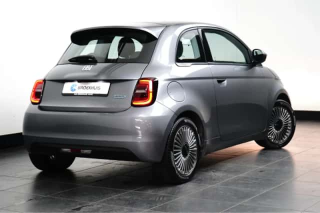 Fiat 500 (2023) thumbnail 4