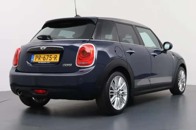 MINI Cooper (2017) thumbnail 3