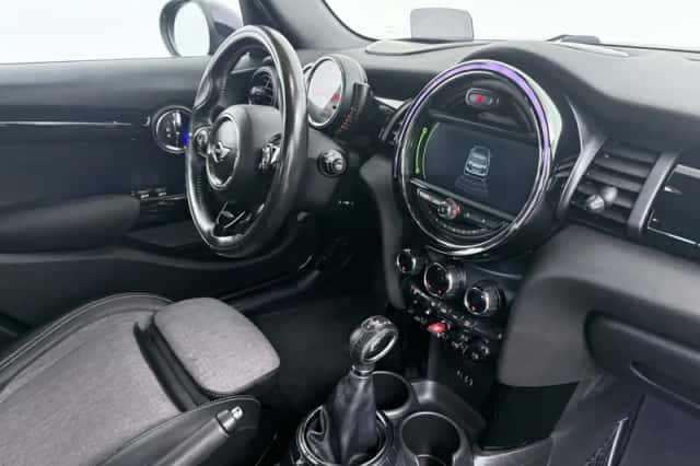 MINI Cooper (2017) thumbnail 4