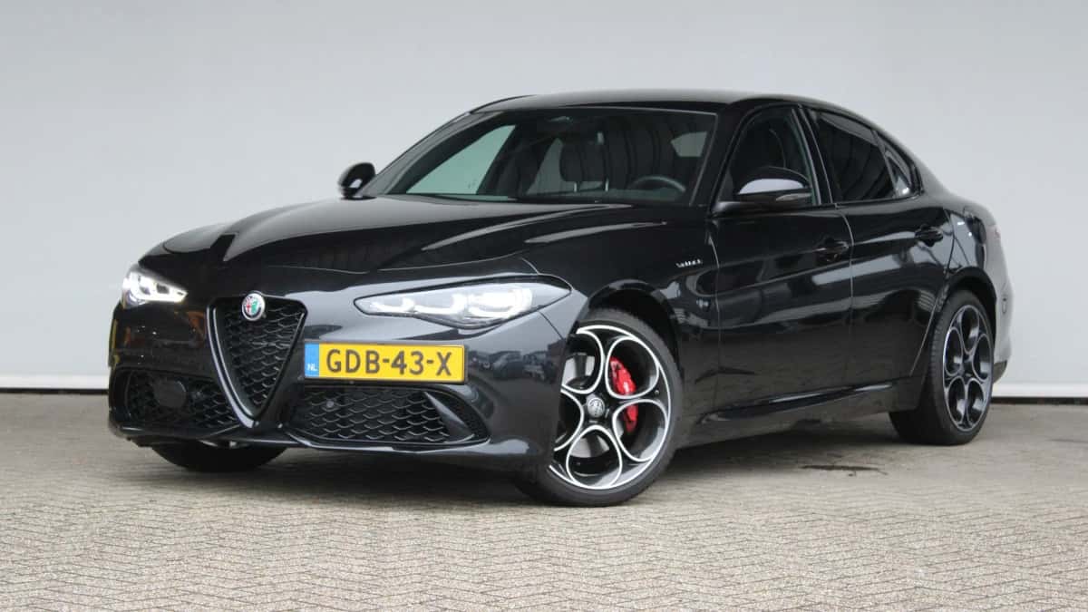 Alfa Romeo Giulia (2024) — foto 1